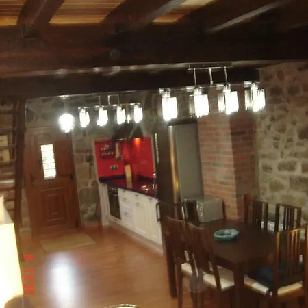 La Cuadrina De Anton Dağ evi *